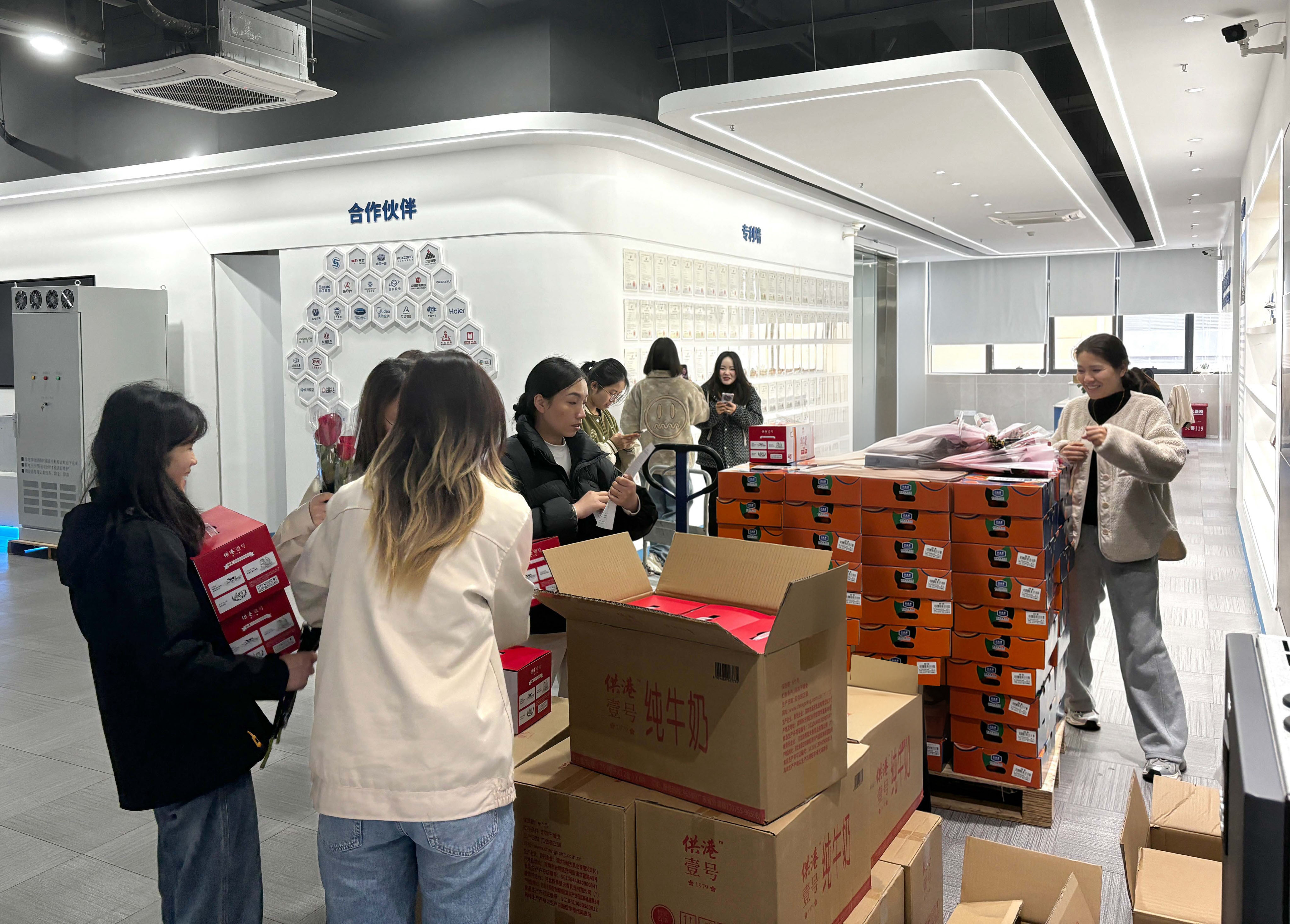 太阳成tyc7111cc女神节特辑:巾帼不让须眉,女神节,愿快乐如影随形,绽放你的独特光芒! 太阳成tyc7111cc女神节特辑:巾帼不让须眉,女神节,愿快乐如影随形,绽放你的独特光芒!